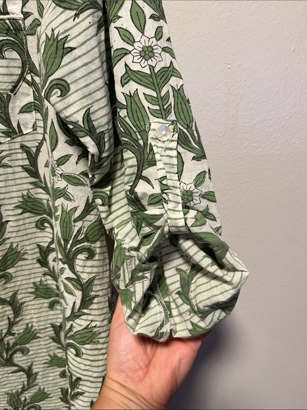 JULIA AMORY Green Floral-Print Button-Down Cotton Husband Shirt, Size M - Picture 5 of 7